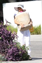 Lori Loughlin - Grocery Shopping in Beverly Hills 08/28/2019