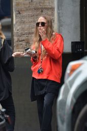 Mary-Kate Olsen and Ashley Olsen - Smoke break in NYC 08/06/2019