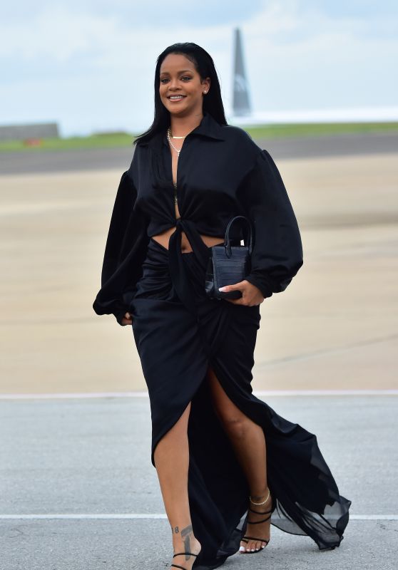 Rihanna - Arrives in Barbados for the Crop Over Festival 08/04/2019 ...