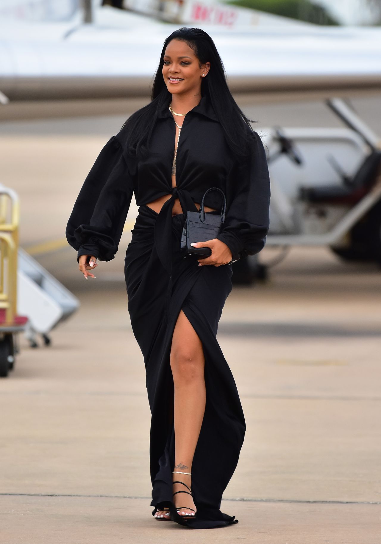 Rihanna - Arrives in Barbados for the Crop Over Festival 08/04/2019 ...