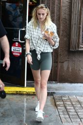 Sophie Turner - Shopping in Miami 08/04/2019