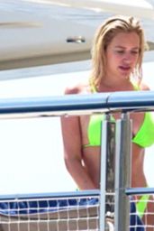 Stassie Karanikolaou in a Lime Green Bikini 08/08/2019