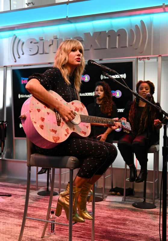 Taylor Swift – Performing at SiriusXM Studios in NYC 08/23/2019