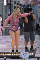 Taylor Swift - Performing on GMA in NYC 08/22/2019