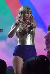 Taylor Swift Performs at the 2019 MTV Video Music Awards in Newark