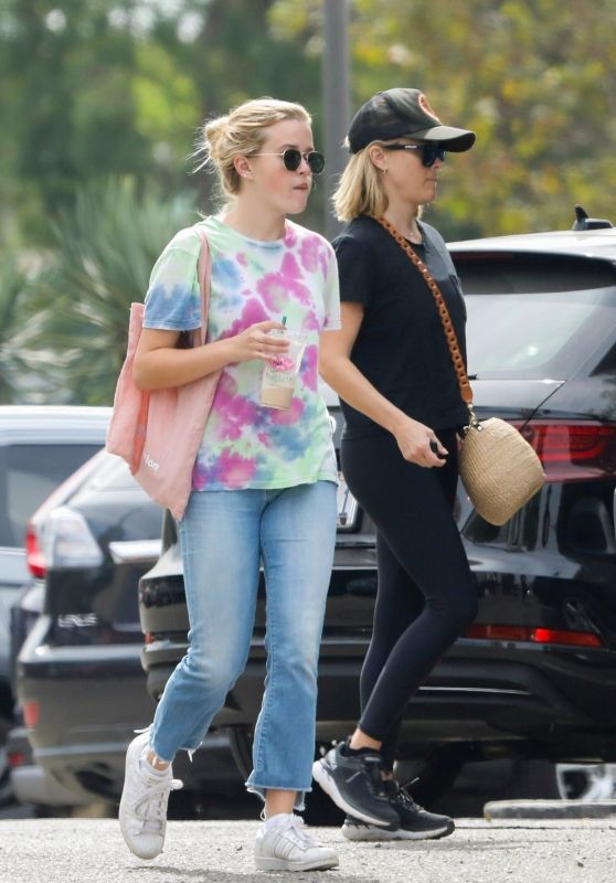 Ava Phillippe and Reese Witherspoon - SunLife Organics in Malibu 09/22/2019