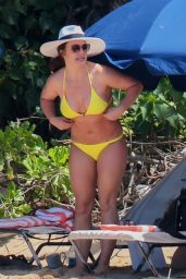 Britney Spears in a Yellow Bikini 09/10/2019