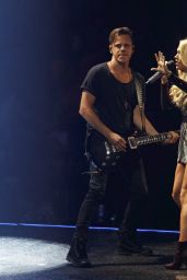 Carrie Underwood - Performs at the Pepsi Center in Denver 09/16/2019