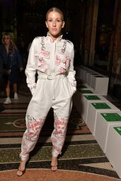Ellie Goulding – Stella McCartney Show at Paris Fashion Week 09/30/2019