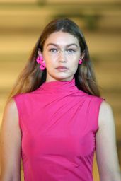 Gigi Hadid - Off-White Womenswear Show at Paris Fashion Week 09/26/2019