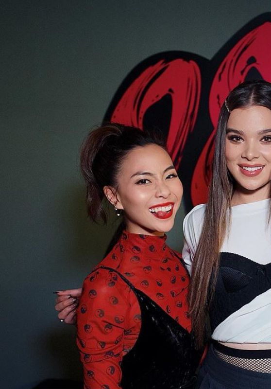 Hailee Steinfeld - Visiting 987FM in Singapore 09/09/2019
