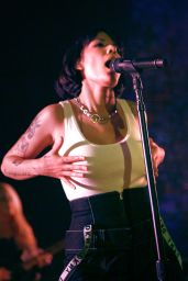 Halsey - Performs at DKNY Party 09/09/2019