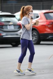 Isla Fisher in Leggings - Out For Coffee in Los Angeles 09/10/2019