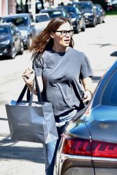 Jennifer Garner in Casual Attire - Shopping in LA 08/31/2019
