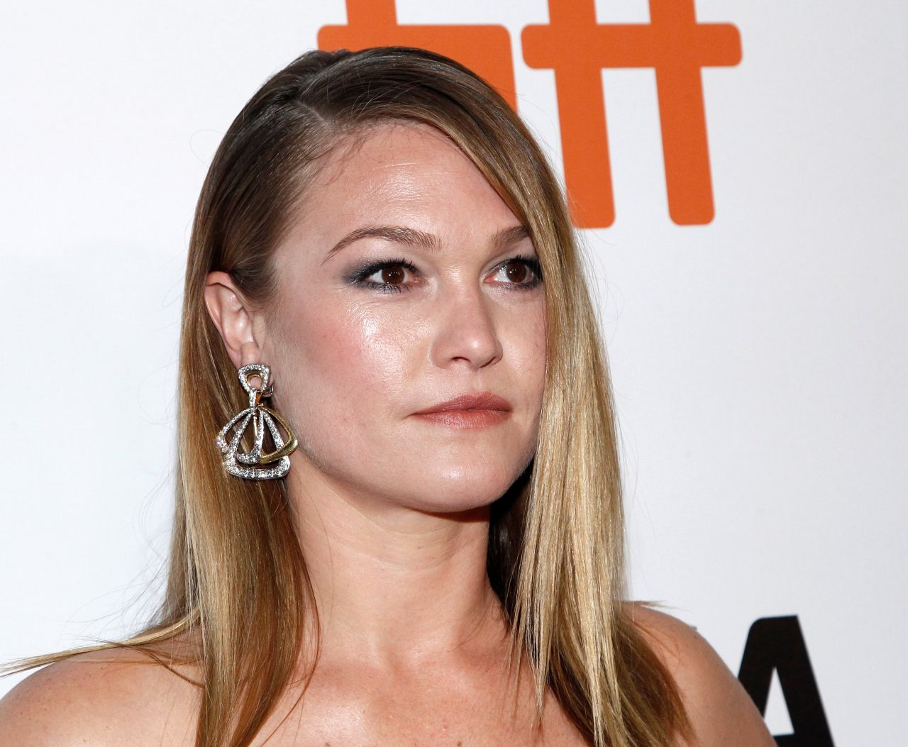 Julia Stiles “hustlers” Premiere At The 2019 Tiff • Celebmafia