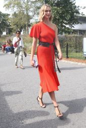 Karlie Kloss - Outside Carolina Herrera Fashion Show in NY 09/09/2019