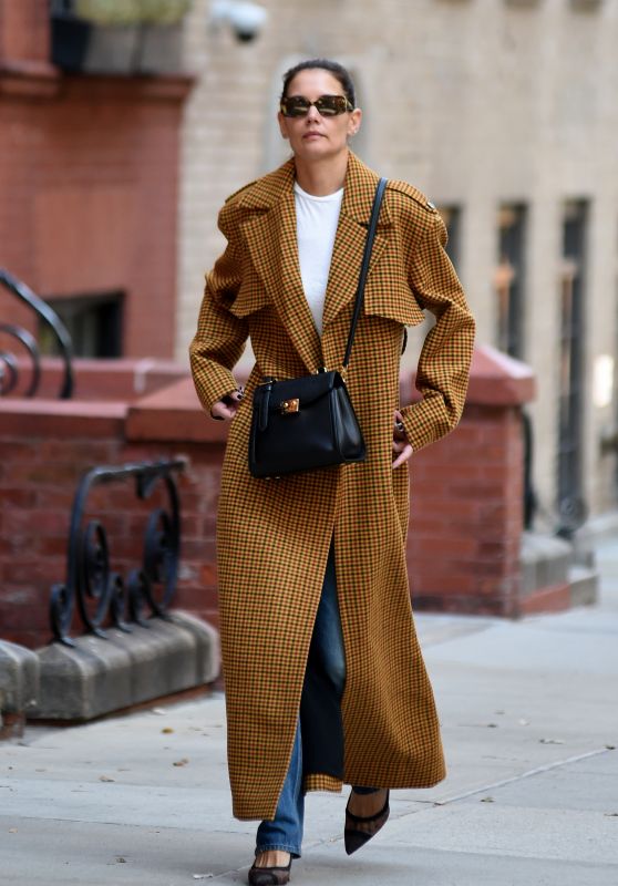 Katie Holmes in a Trendy Trench Coat 09/25/2019