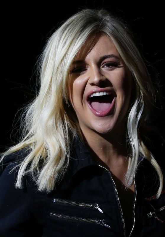 Kelsea Ballerini - Performs at  Country2Country in Sydney 09/28/2019