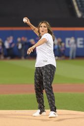 Mariska Hargitay - Throws Out the First Pitch of the LA Dogers vs NY Mets in NY