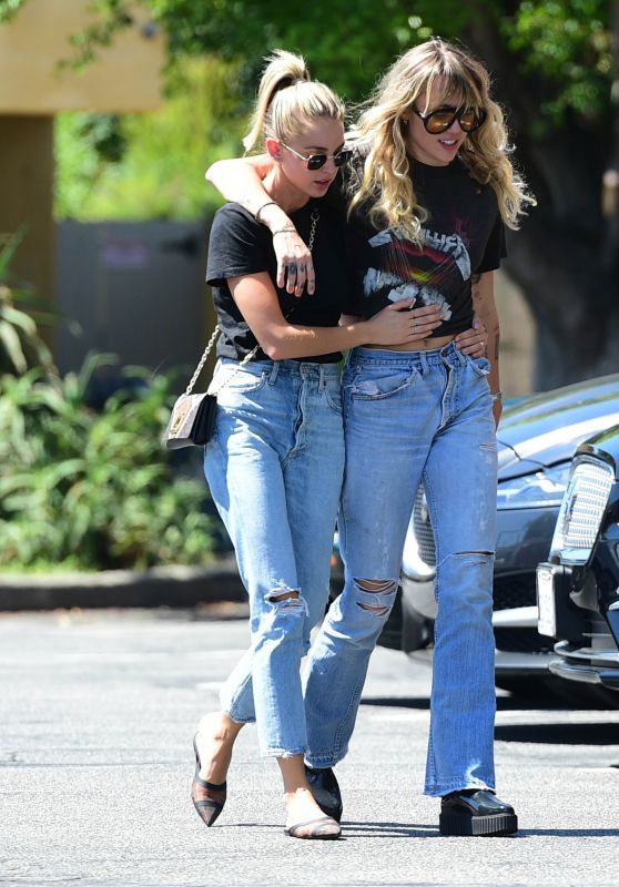 Miley Cyrus - Out in LA 09/14/2019