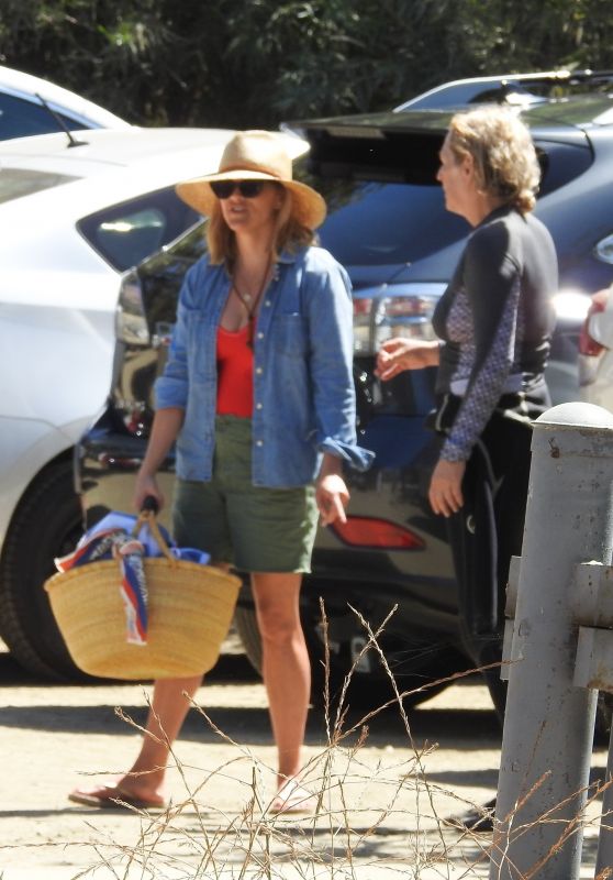 Reese Witherspoon - Beach in Malibu 09/15/2019