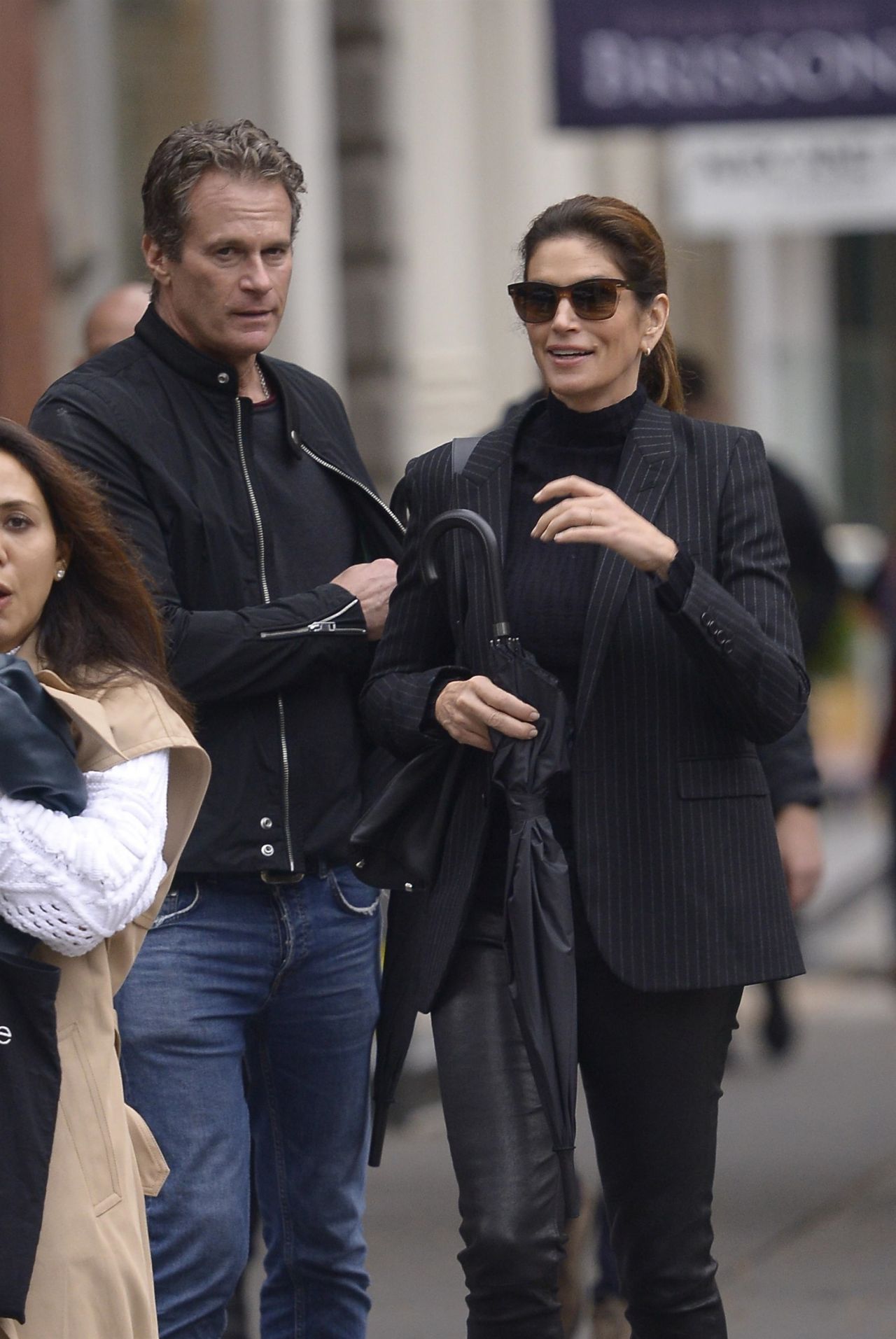 Cindy Crawford - Shopping at Ari 10/30/2019 • CelebMafia