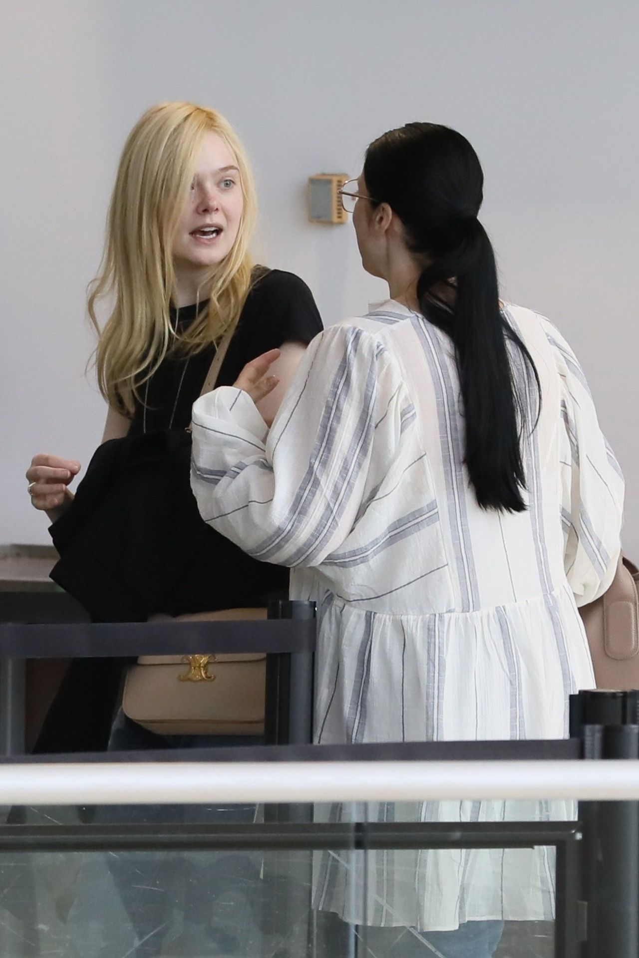 Elle Fanning Make-Up Free - Prepares to Catch a Flight Out of LA 10/01