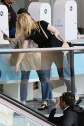 Elle Fanning Make-Up Free - Prepares to Catch a Flight Out of LA 10/01/2019
