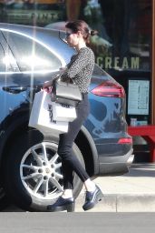 Emma Roberts - Shopping in LA 10/02/2019