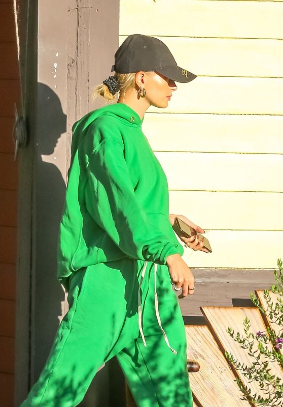 Hailey Rhode Bieber - Arriving at a Recording Studio in Los Angeles 10/08/2019