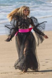 Heidi Klum - Photoshoot on the Beach in Malibu 10/23/2019