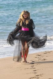 Heidi Klum - Photoshoot on the Beach in Malibu 10/23/2019