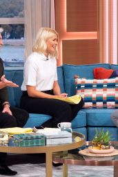 Holly Willoughby - This Morning TV Show in London 10/01/2019