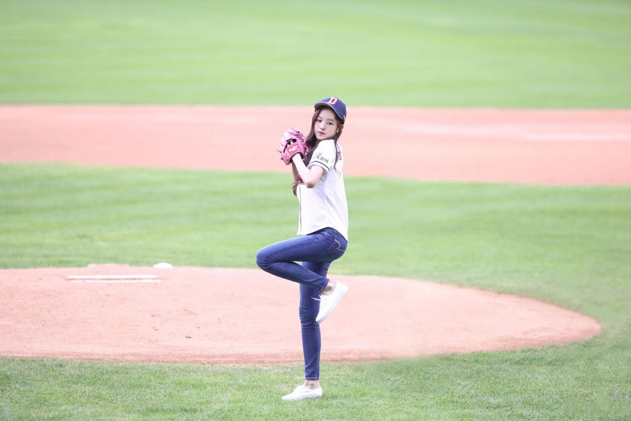 Jang Wonyoung - First Pitch for Doosan Bears, October 2019 • CelebMafia