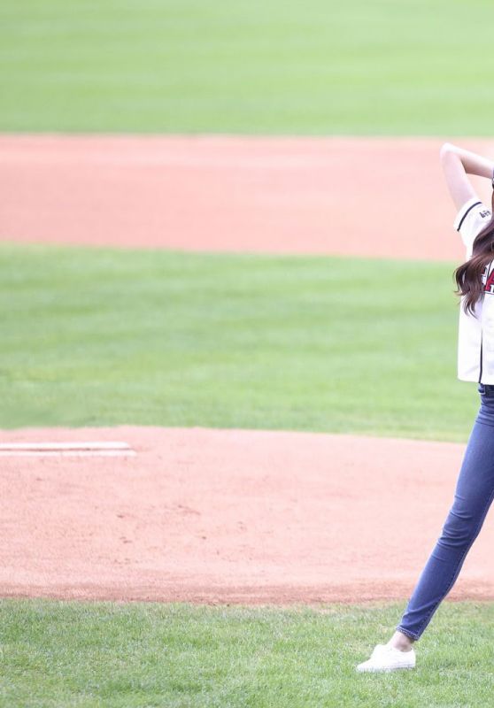 Jang Wonyoung - First Pitch for Doosan Bears, October 2019 • CelebMafia