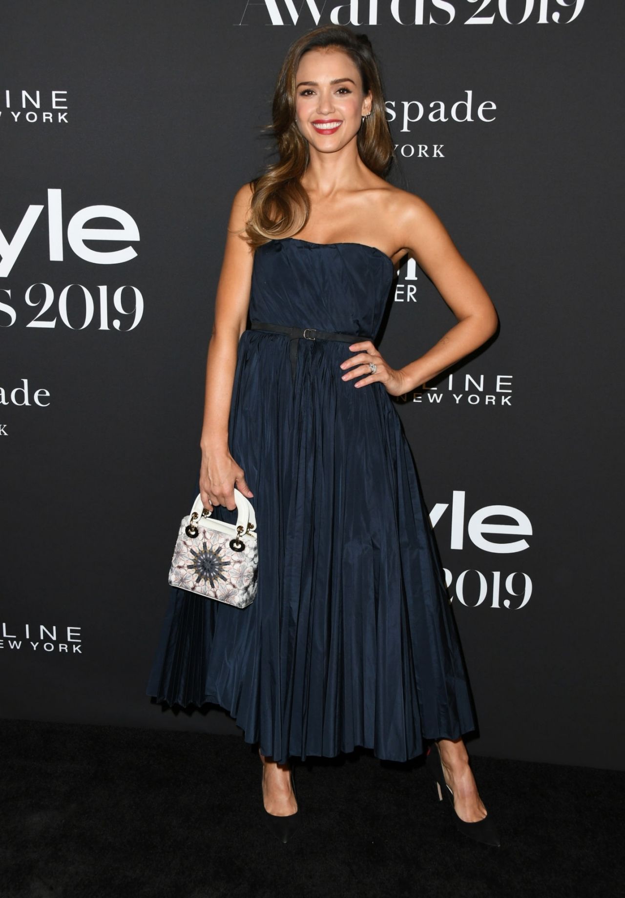 Jessica Alba gorgeous and glowing at 2019 Instyle Awards