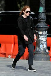 Julianne Moore in a Stylish All-Black Outfit in NYC 10/04/2019