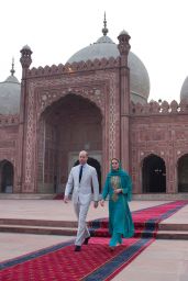 Kate Middleton - Badshahi Mosque in Lahore 10/17/2019