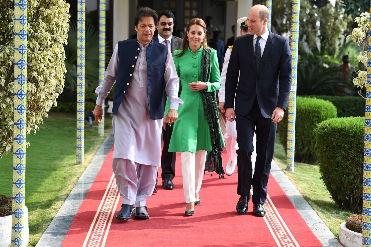 Kate Middleton - Meets the Prime Minister of Pakistan in Islamabad 10