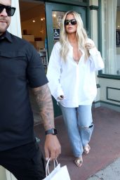 Khloe Kardashian - Shopping at Juvenile Shop Baby Store in Sherman Oaks 10/03/2019