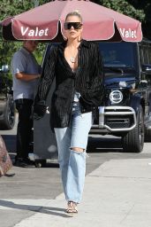 Khloe Kardashian Street Style 10/08/2019