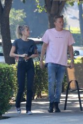 Miley Cyrus - Out for Breakfast in Toluca Lake 10/12/2019