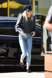 Miley Cyrus - Out For Lunch in Los Angeles 10/28/2019