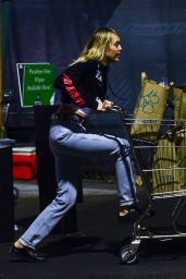 Miley Cyrus - Shopping in Sherman Oaks 10/05/2019