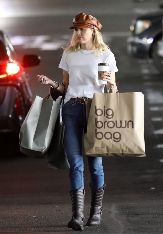 Miley Cyrus - Shopping With Her Mom Tish in Studio City 10/13/2019