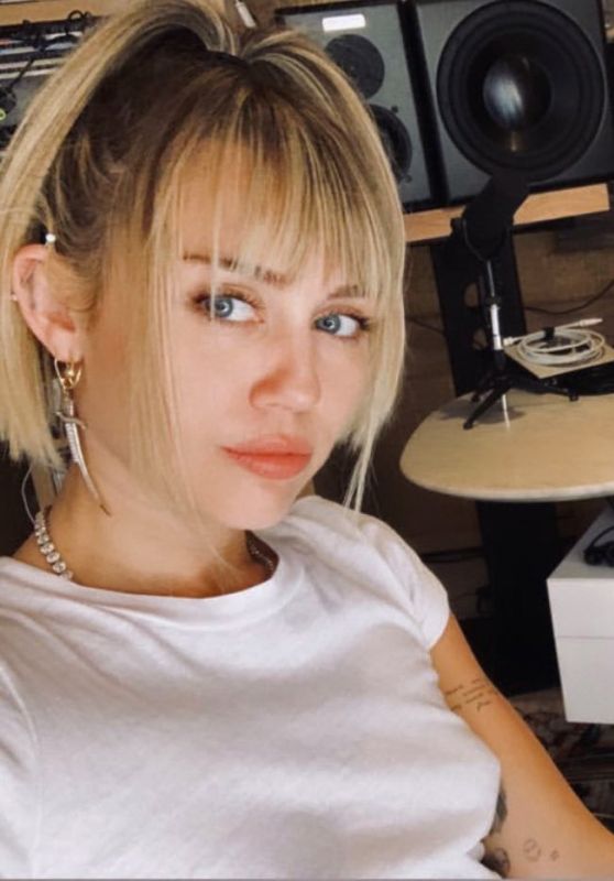 Miley Cyrus - Social Media 10/08/2019