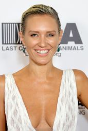 Nicky Whelan – Last Chance for Animals Gala in Beverly Hills 10/19/2019