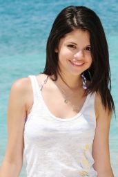 Selena Gomez - Beach in San Juan 2008