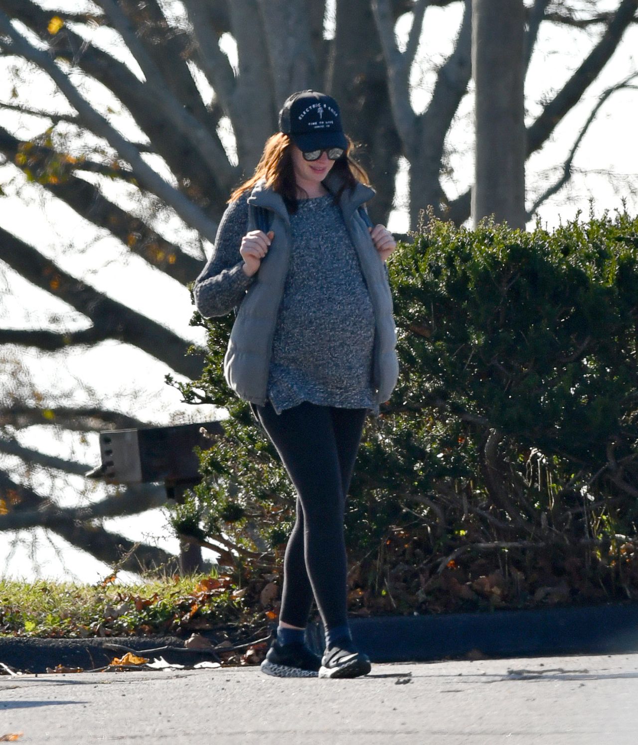 Anne Hathaway in a Heavy Grey Weater - Connecticut 11/03/2019 • CelebMafia