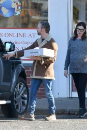 Anne Hathaway in a Heavy Grey Weater - Connecticut 11/03/2019